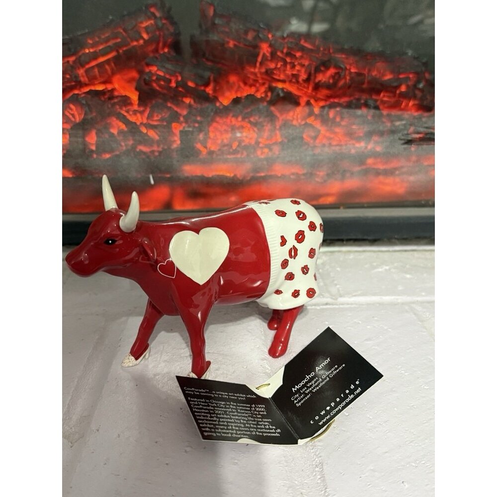 Cow Parade MOOCHO AMOR Figurine #9177 Valentine 2000 Hearts And Lips Vintage - Picture 2 of 7